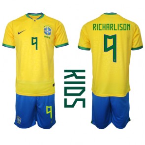 Maillot de foot Brésil Richarlison #9 Domicile enfant Monde 2022 Manches Courte (+ pantalon court)